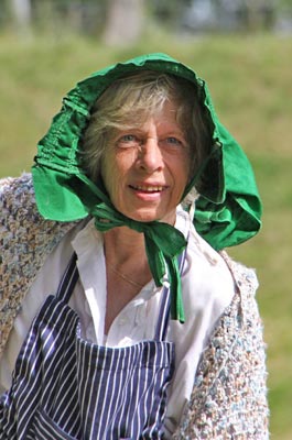 Margit Eggert beim Theaterspiel an der Palmschleuse