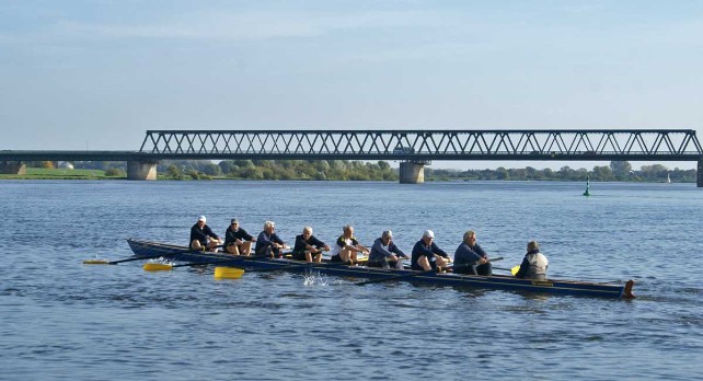 Lauenburg, Elbbrücke, vorn Ruder-Achter