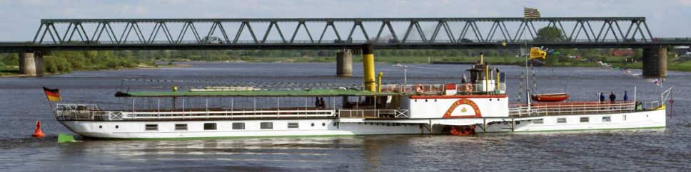 Lauenburg, Raddampfer Kaiser Wilhelm vor Elbbrücke